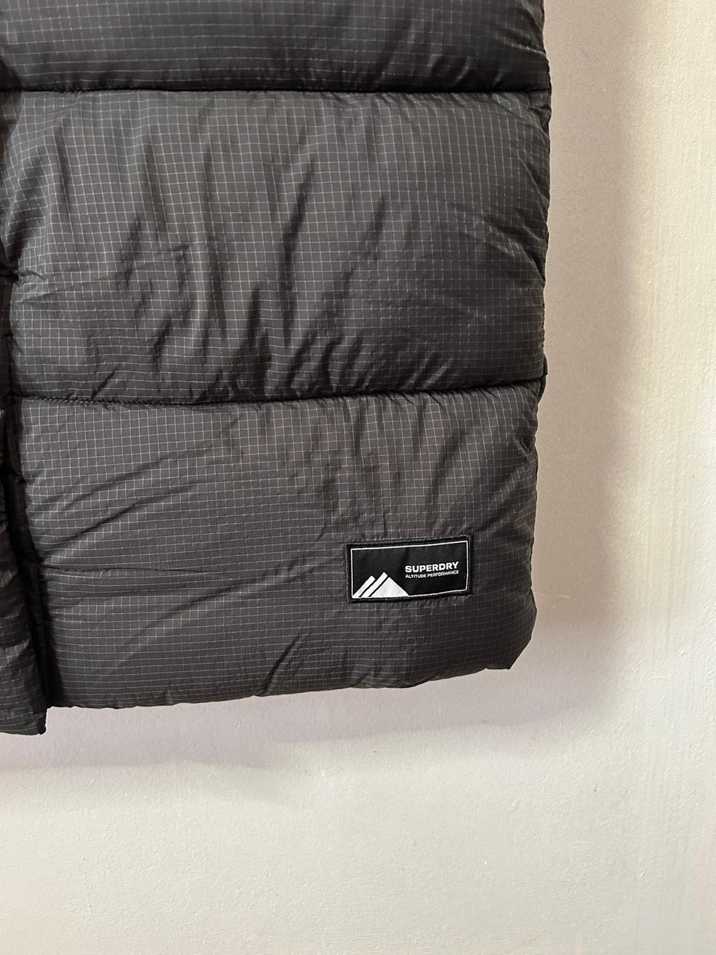 Superdry Sportswear Gilet Hooded Ripstop Longline Black Grid Size S -NEW RRP£145